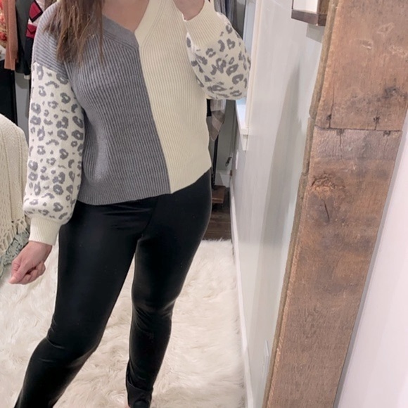 ee:some grey leopard print sweater size small/medium - Picture 1 of 6